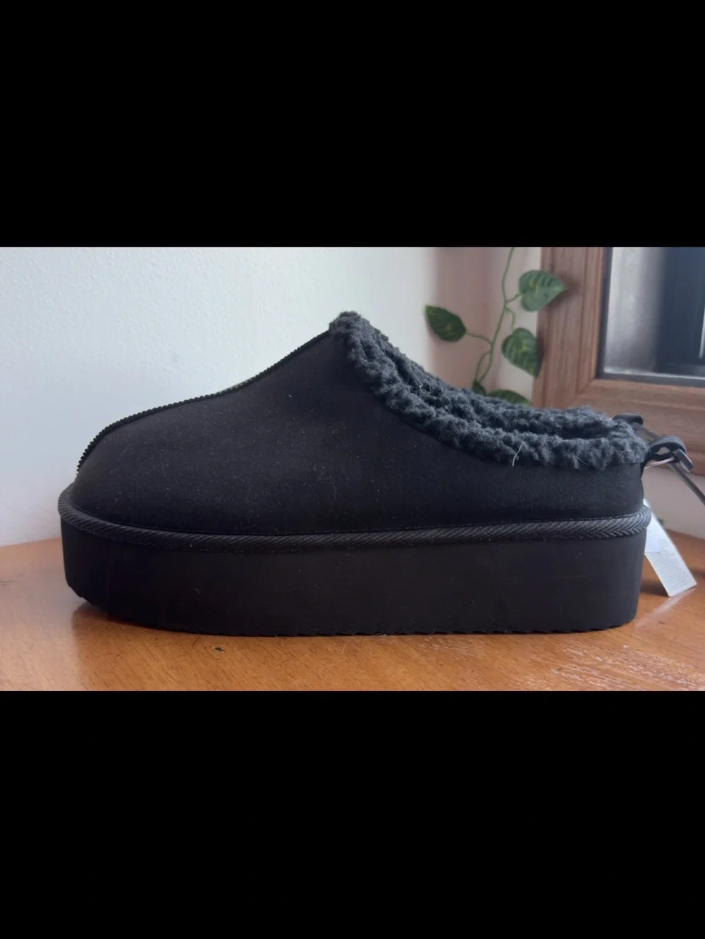Old Navy Cozy Lined Platform Slippers Black Faux Suede NWT Women’s Size 9